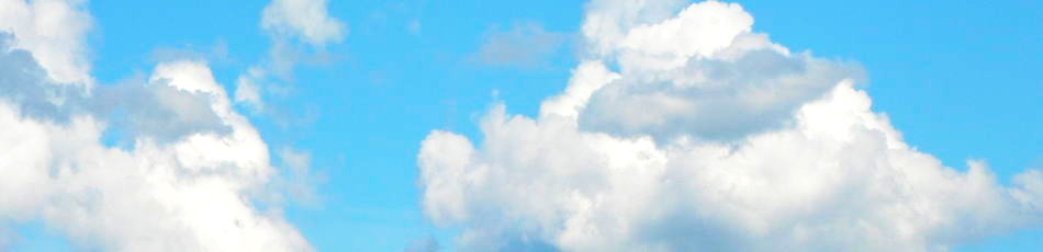 建設資格BLOGのメインビジュアル青空に雲の画像